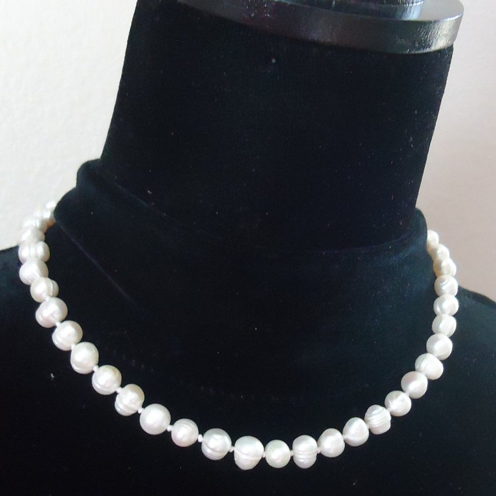 Genuine pearl beaded individually knotted necklace. - Picture 2 of 11